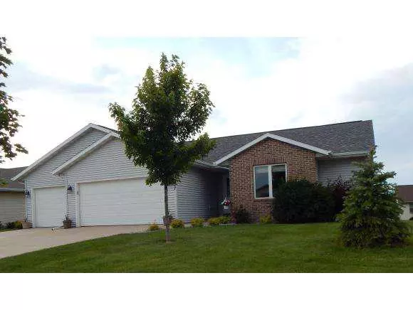 27 SOUTHERN EDGE DR, Fond Du Lac, WI 54935