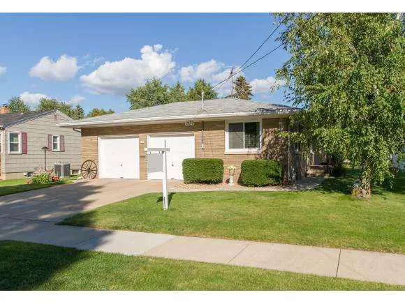 1930 MONTANA ST, Oshkosh, WI 54902