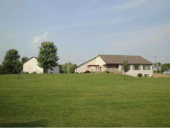 W9837 HWY S, New London, WI 54961