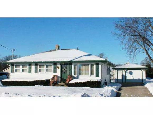 832 ARTHUR ST, Menasha, WI 54952