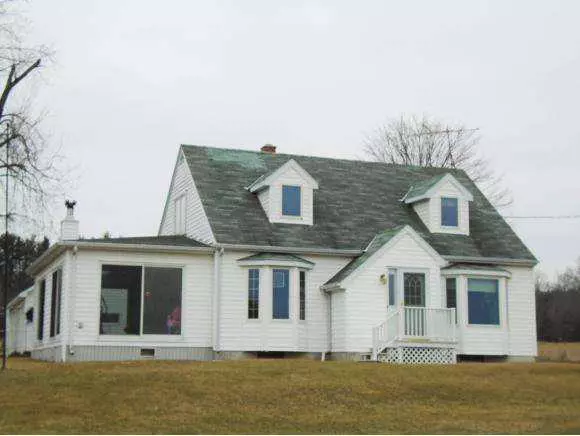 W10535 CROSS RD, New London, WI 54961