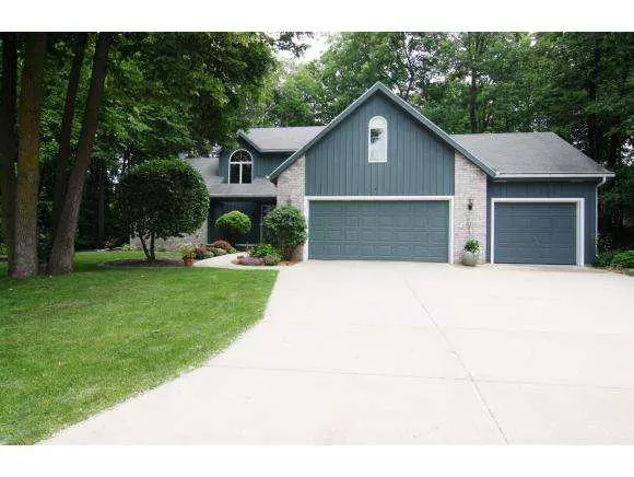 2420 BRANTWOOD DR, Neenah, WI 54956