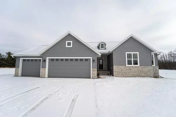 1011 MILL POND CIRCLE, Weyauwega, WI 54983