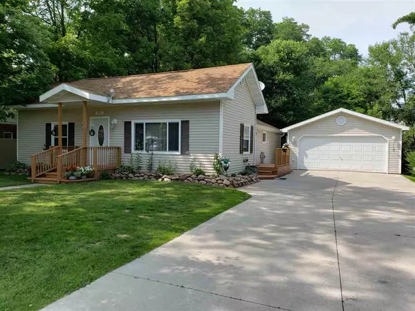 603 DEMAREST AVENUE, Waupaca, WI 54981