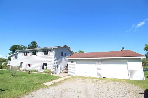 6508 YOUNG ROAD, Omro, WI 54963