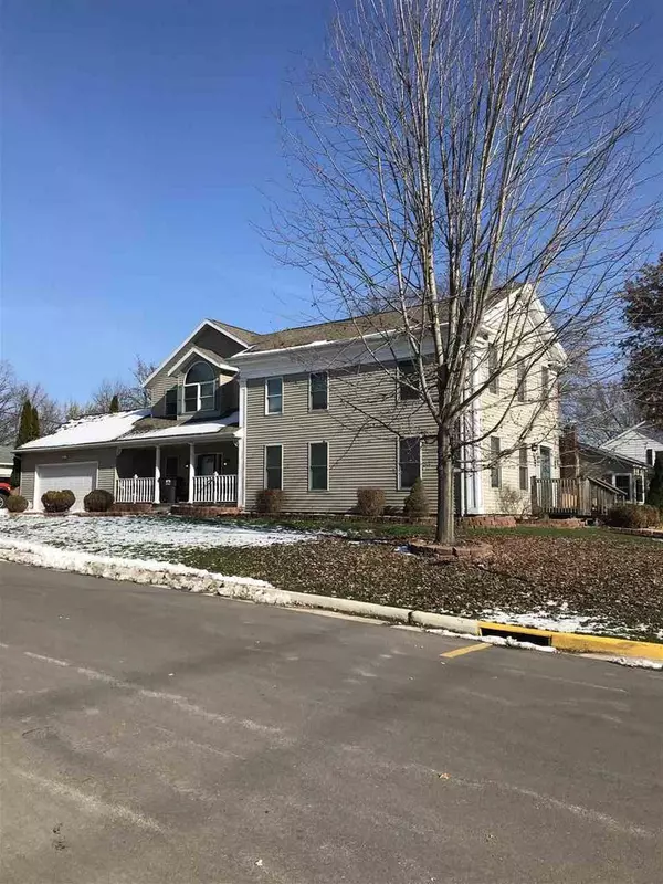 205 E RIVER DRIVE, Omro, WI 54963