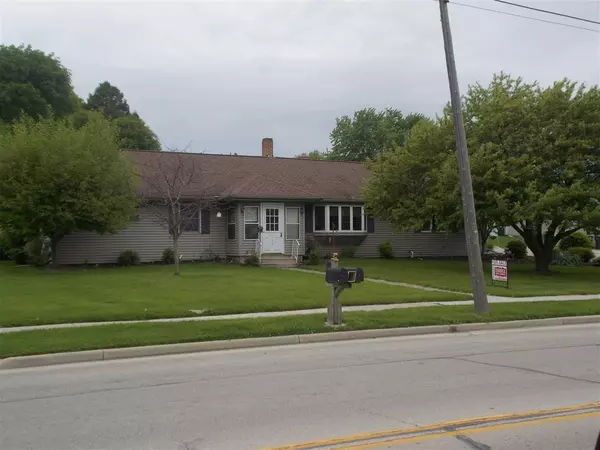 155 N 8TH STREET, Hilbert, WI 54129