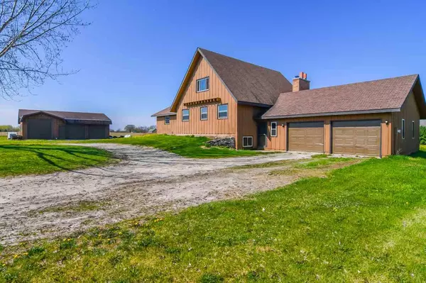 3725 N HOLLAND ROAD, New Franken, WI 54229