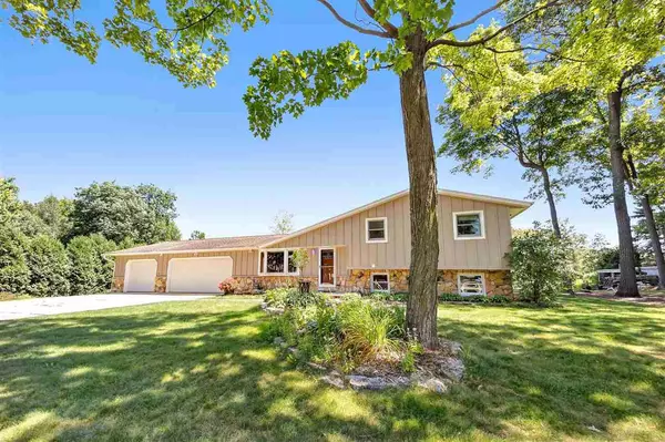 New Franken, WI 54229,3136 INVERNESS LANE