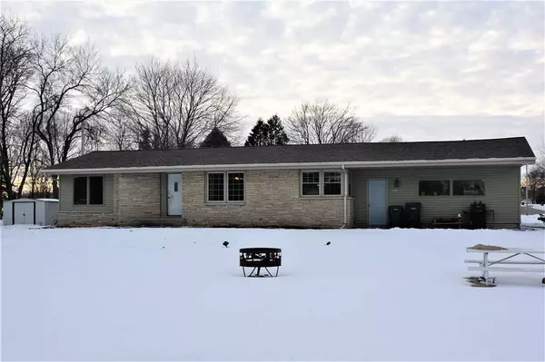 215 S 8TH STREET, Hilbert, WI 54129