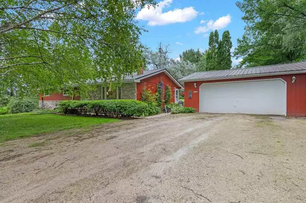 N6392 LAKESHORE ROAD, Hilbert, WI 54129