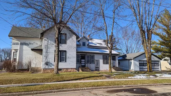 11 N 1ST STREET, Hilbert, WI 54129