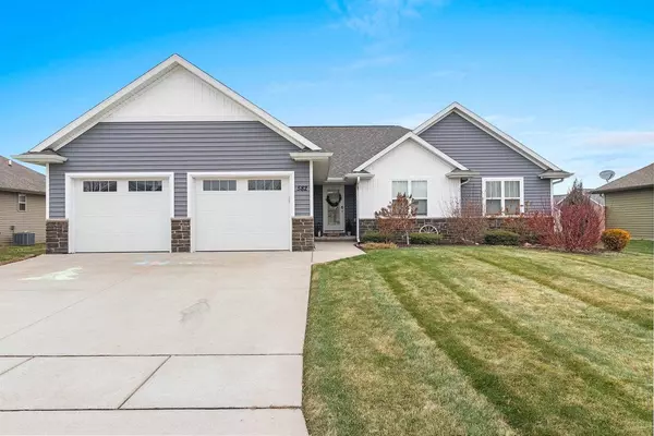 582 PEBBLESTONE CIRCLE, Hobart, WI 54155