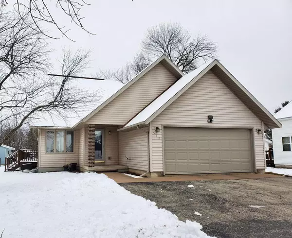 512 E ALFRED STREET, Weyauwega, WI 54983