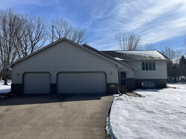 718 GRANT AVENUE, Omro, WI 54963