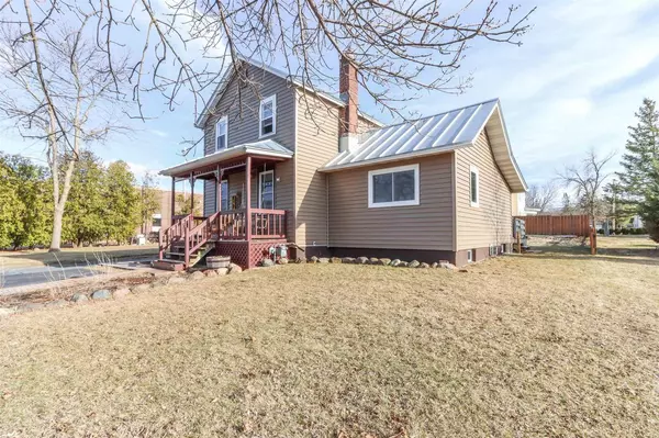 213 E WISCONSIN STREET, Weyauwega, WI 54983