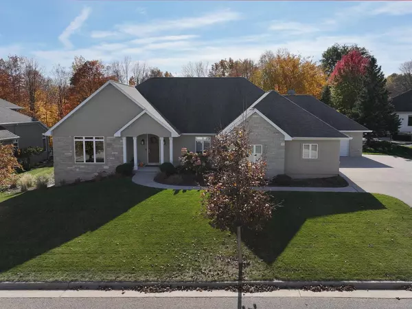 428 HIDDEN RIDGES WAY, Combined Locks, WI 54113