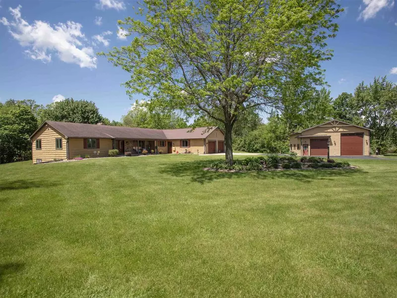 3151 FERNDELL ACRES DRIVE, Hobart, WI 54155