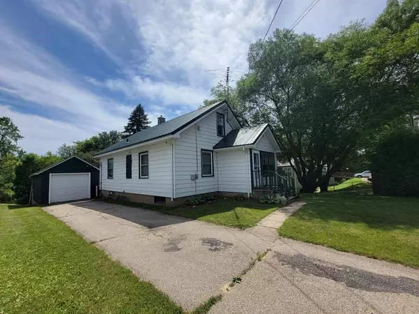 204 E ARMSTRONG STREET, Gillett, WI 54124