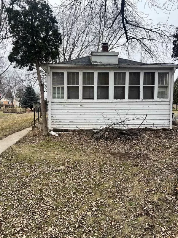 1943 MINNESOTA STREET, Oshkosh, WI 54902