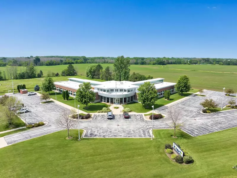 2571 S HEMLOCK ROAD, Green Bay, WI 54229