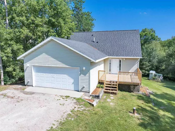 E2038 WALETTA DRIVE, Waupaca, WI 54981