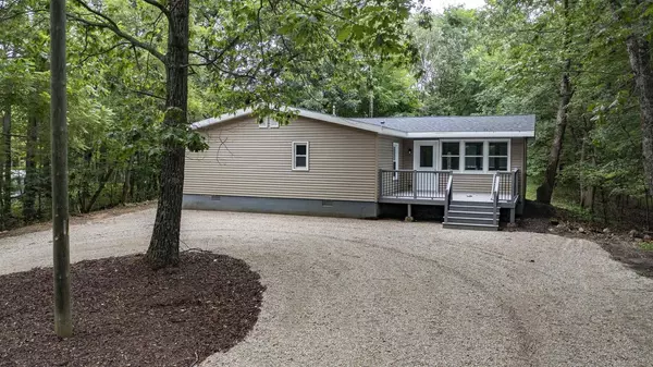 N6494 1ST STREET, Waupaca, WI 54981