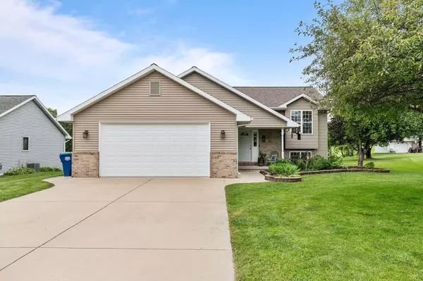 2427 BLUESTONE PLACE, Green Bay, WI 54311