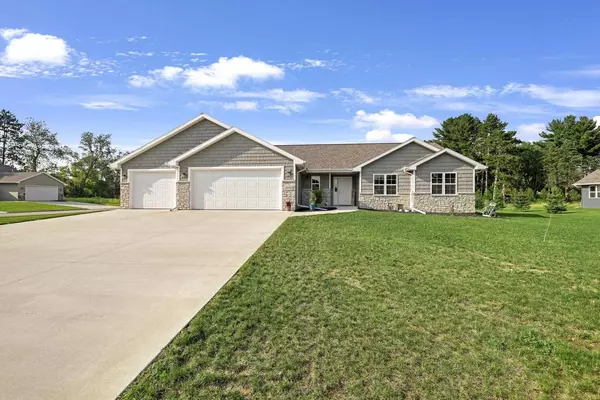 1975 PENNY LANE, New London, WI 54961