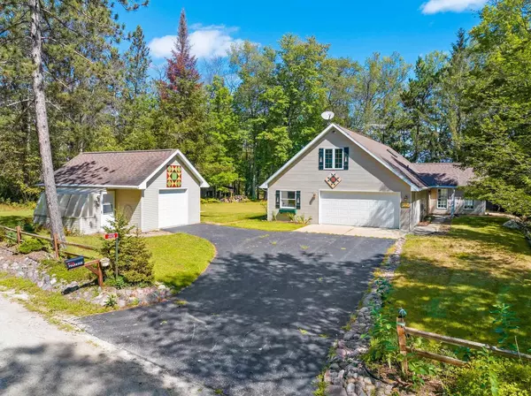 Crivitz, WI 54114,15928 FLOWER LAKE DRIVE