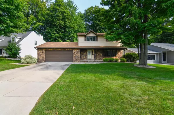 2426 IRONWOOD DRIVE, Green Bay, WI 54304