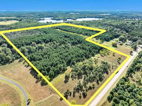 TWIN LAKE ROAD, Waupaca, WI 54981