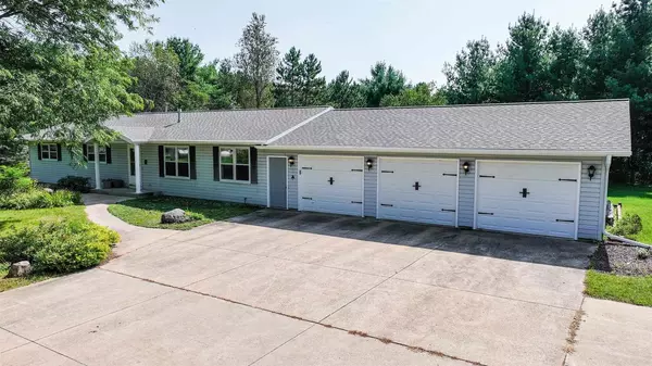 E687 BERKSHIRE LANE, Waupaca, WI 54981