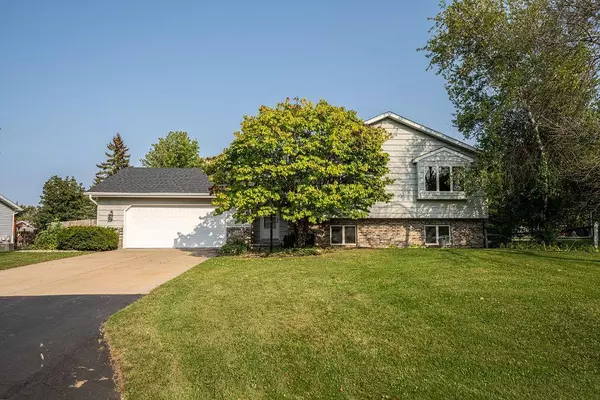 1396 OAKWOOD COURT, Oshkosh, WI 54904