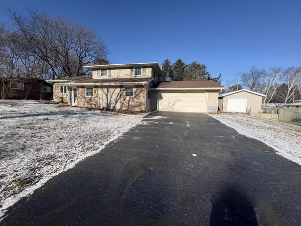 2734 HAZELWOOD LANE, Green Bay, WI 54304