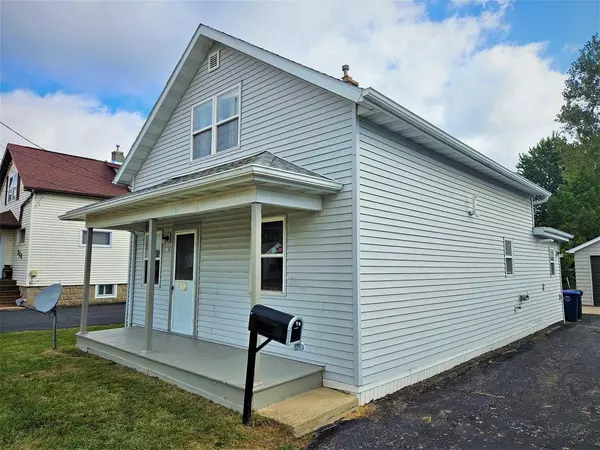 210 S SAWYER STREET, Oshkosh, WI 54902