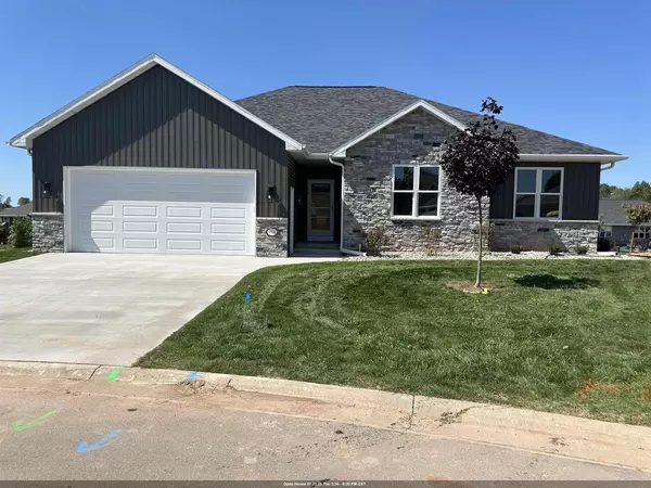 916 CLOVER COURT, Menasha, WI 54952