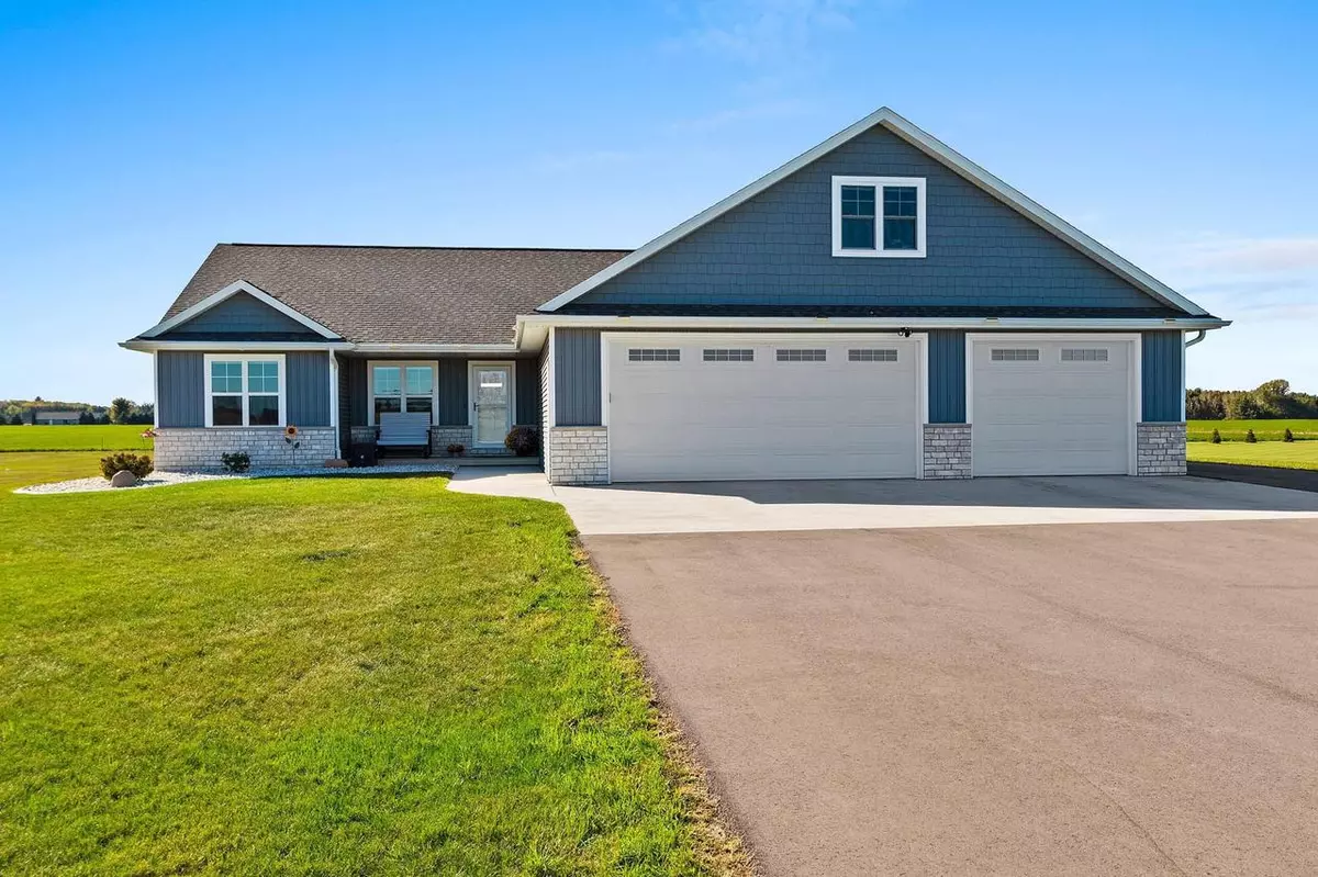 Pulaski, WI 54162,477 HIGHLAND MEADOW TRAIL