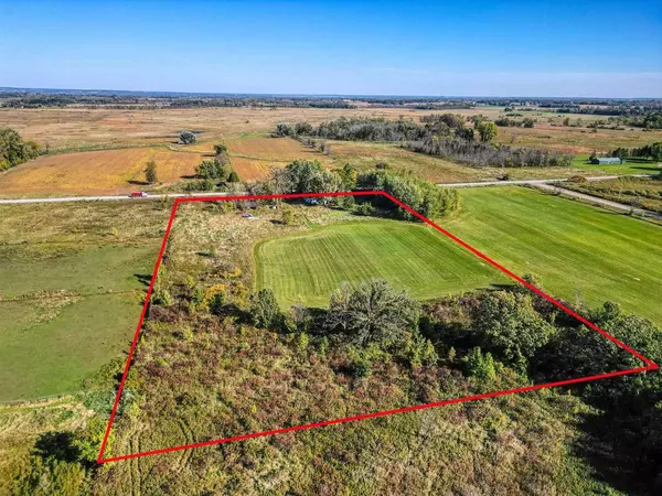 8853 OAK HILL ROAD, Omro, WI 54963