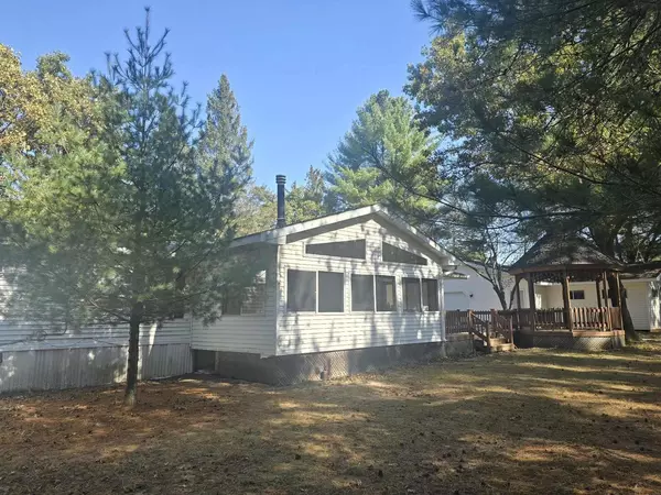 Neshkoro, WI 54960,W7157 S OAKWOOD CIRCLE