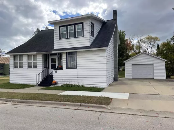 420 4TH STREET, Oconto, WI 54153