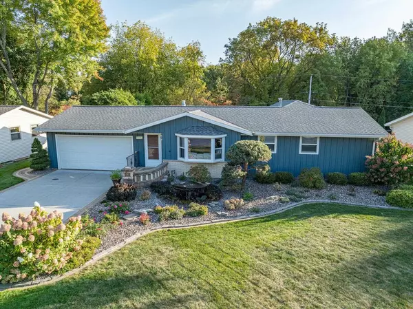 2637 HAZELWOOD LANE, Green Bay, WI 54304