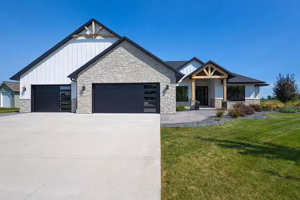 15 RED CLOVER LANE, Wrightstown, WI 54180