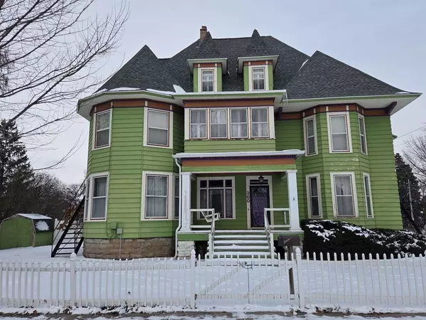 360 1ST STREET, Menasha, WI 54952