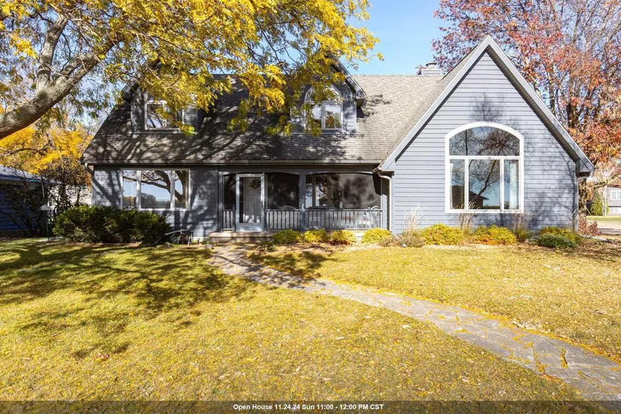 1550 MENOMINEE DRIVE, Oshkosh, WI 54901