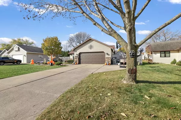 Neenah, WI 54956,2120 CLOVERNOOK LANE