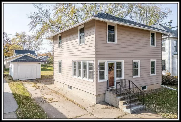 616 W COOK STREET, New London, WI 54961