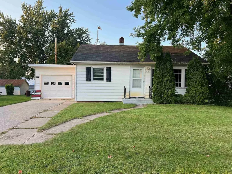 220 3RD STREET, Manawa, WI 54949