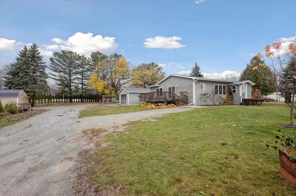 2663 ROCKY LEDGE ROAD, Little Suamico, WI 54141