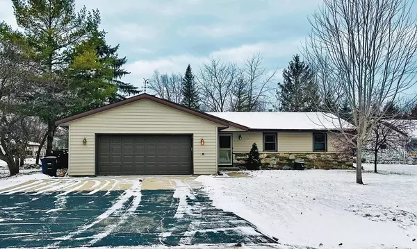 712 BEVERLY COURT,  Neenah,  WI 54956